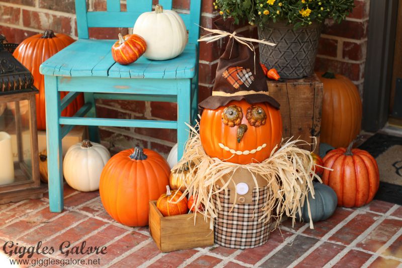 If you love cooler weather, broadcast your love with these simple fall decorating ideas. Your home will look elegant and festive with just a few touches.