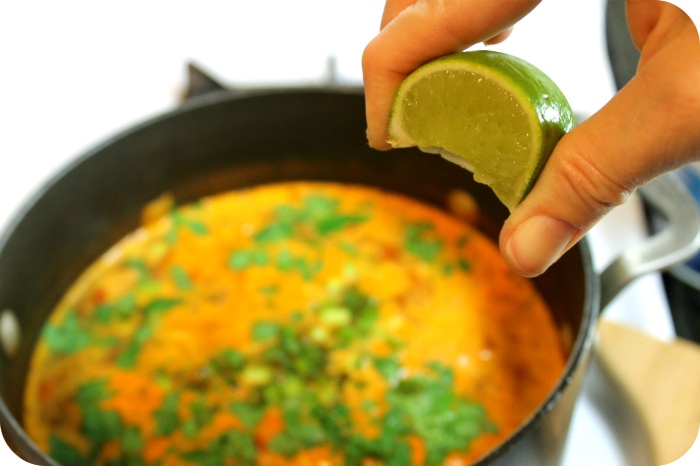 easy chicken tortilla soup Squeezing lime