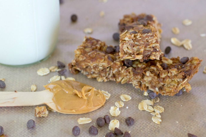 no bake homemade chewy granola bars with chocolate